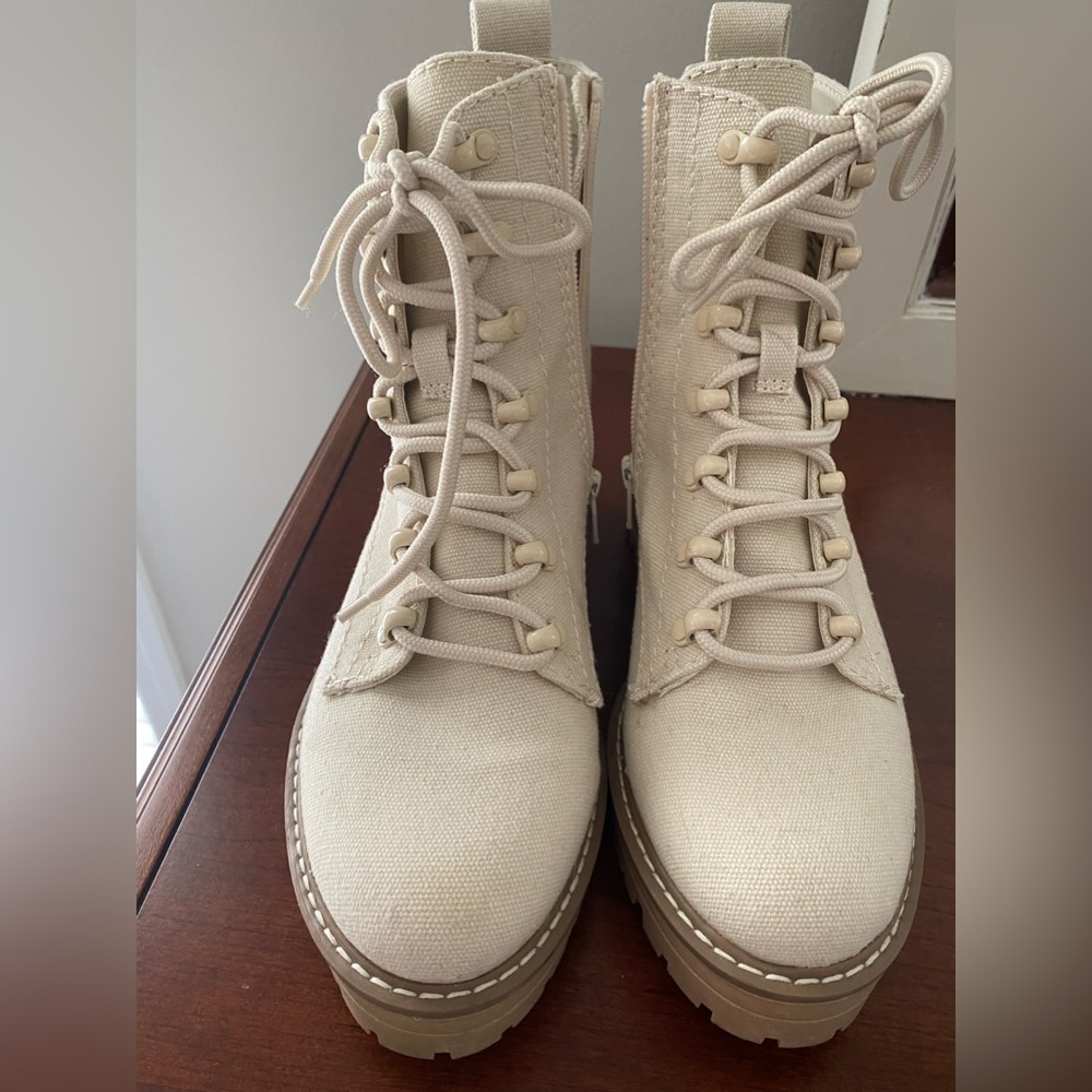 Universal Thread Cream Boots really cute, worn a couple of times, I need a 7.